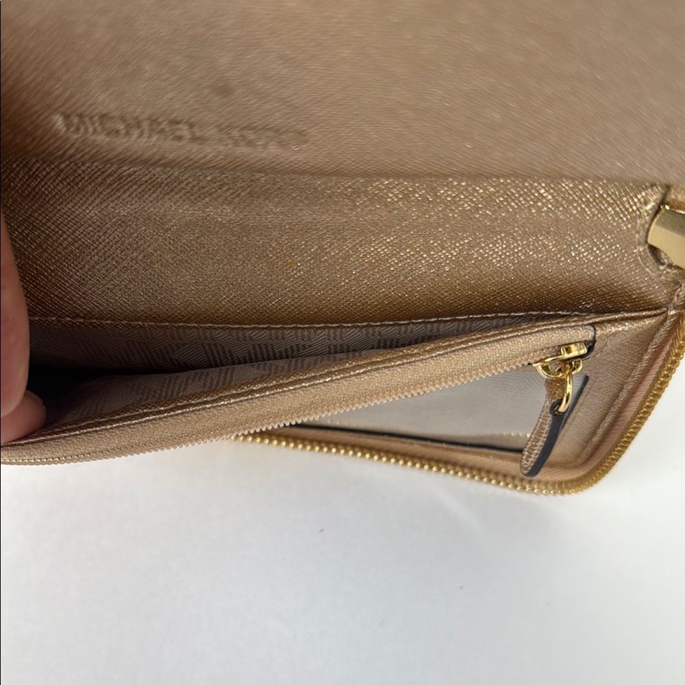 Michael Kors gold phone case and wallet - Picture 5 of 11